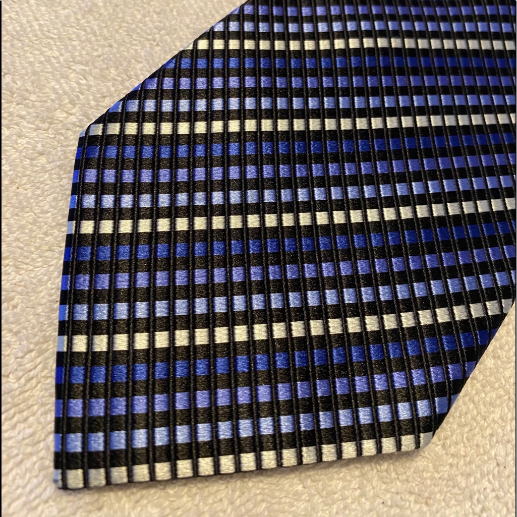 Brand New Stylish Tie By Geoffrey Beene